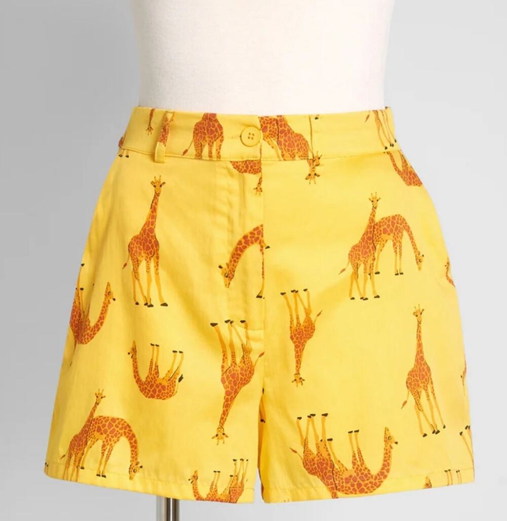 ModCloth Spring of Things Yellow Giraffe Print High Waisted Shorts NWT Medium S